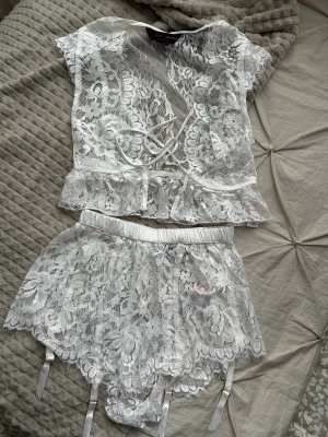 Sovkläder - Hunkemöller  - Ett set i spets från Hönkemöllers ”Private Collection”. Storlek XXS (passar även XS). Aldrig använd.