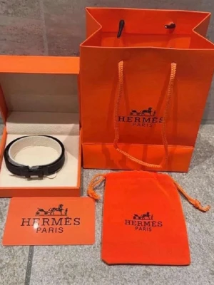 H armband - Unikt armband inkommer ej låda