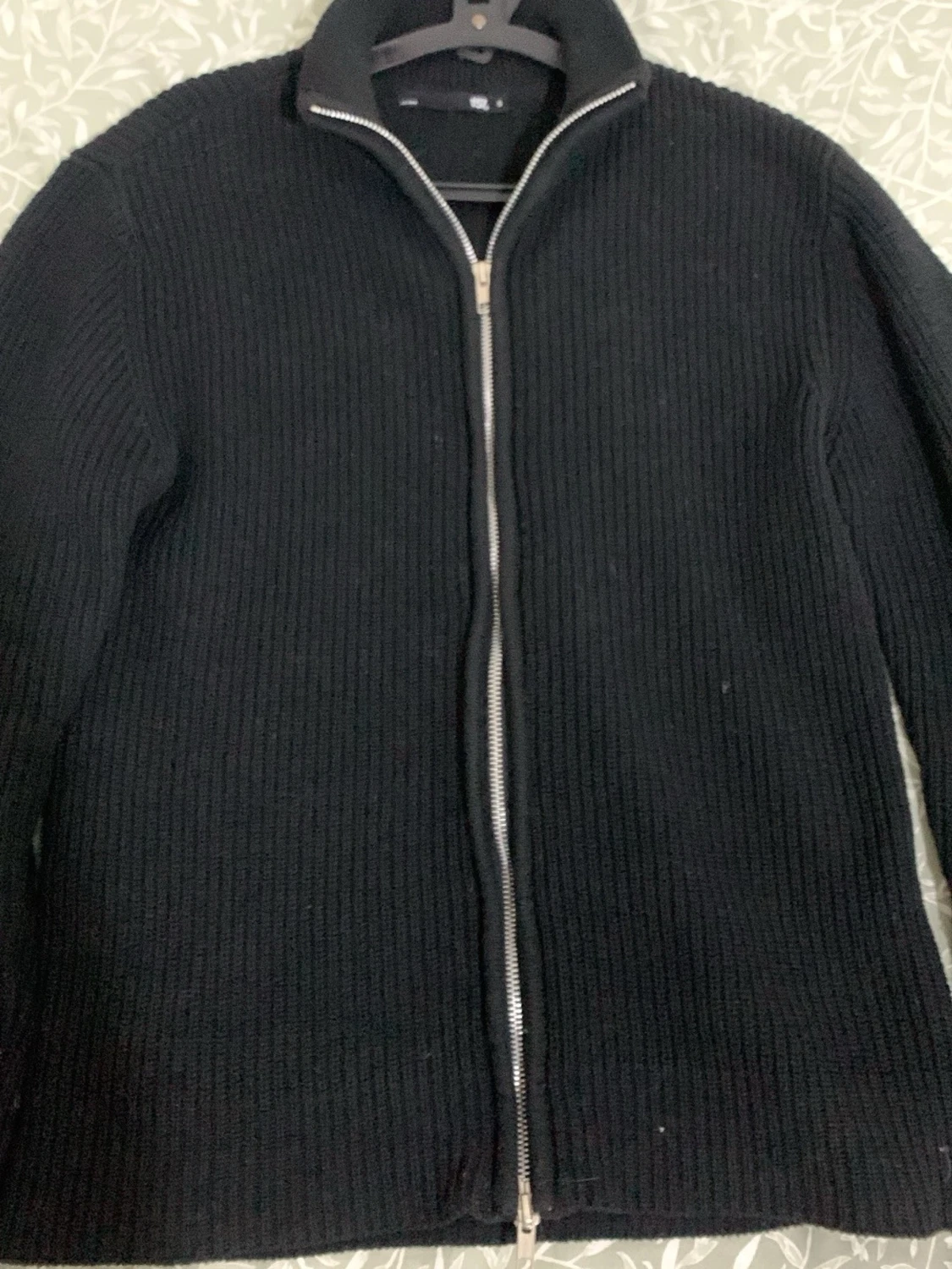 Svart stickad ziptröja - 1