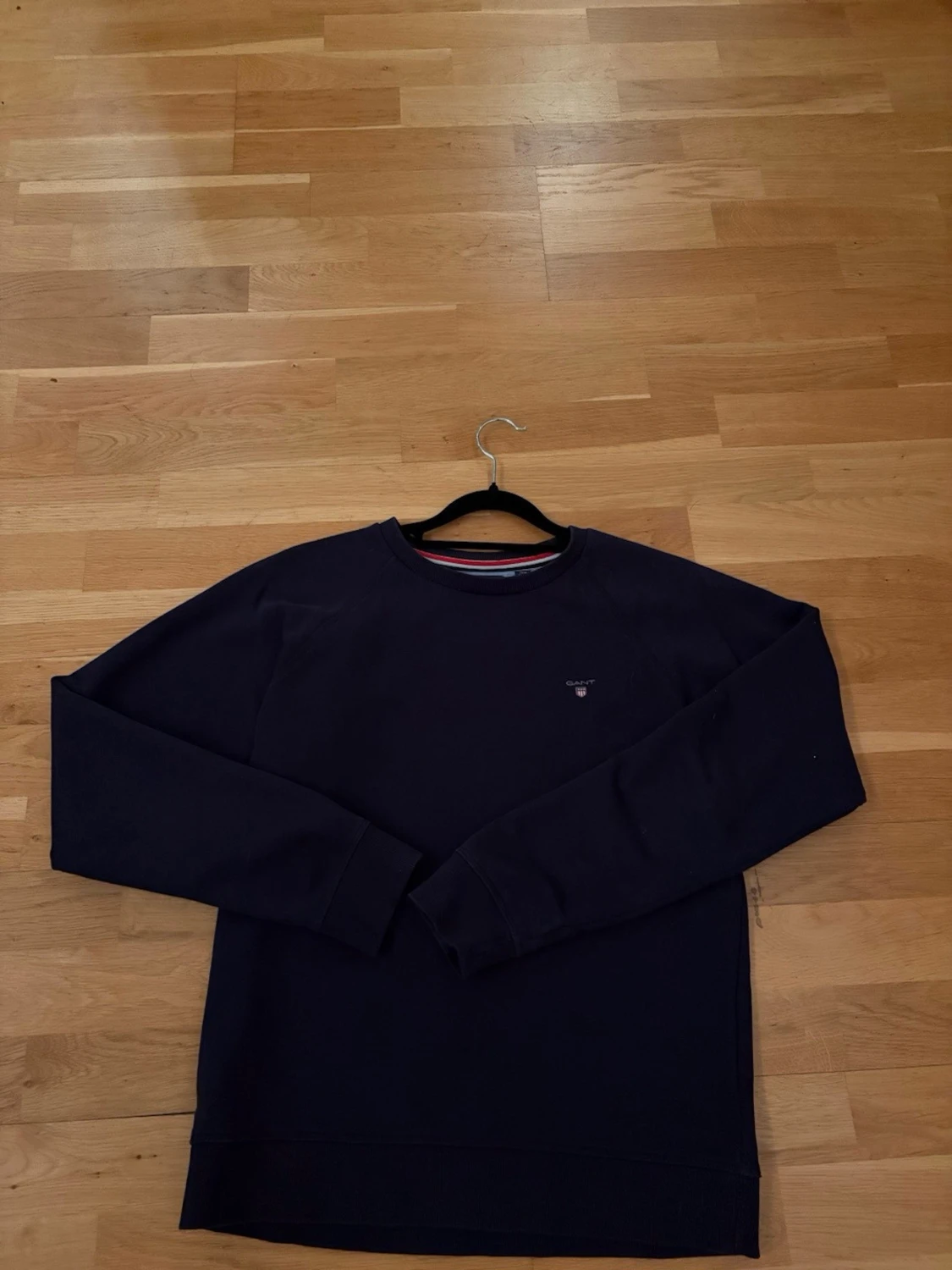 Mörkblå sweatshirt från GANT