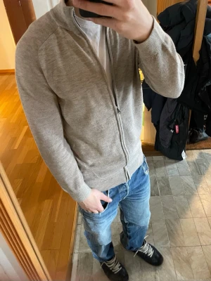 Zip up - Snygg zip up för stilren stil | Storlek S | Skriv vid funderingar och skicka gärna bud!