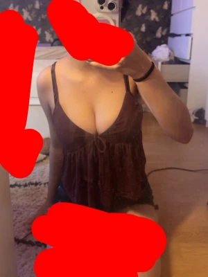 Gina tricot vinröd topp - skön topp till sommaren! XXS