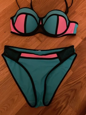 Triangl bikini - Sjukt snygg triangl liknande bikini, perfekt till sommaren!!