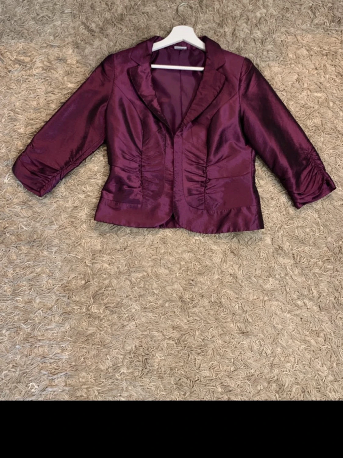 Vinröd kostymklänning med kavaj - 1