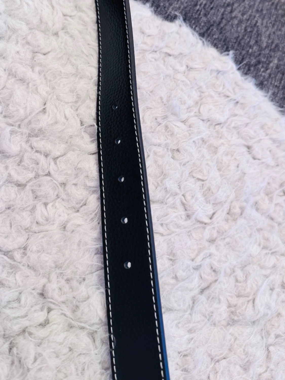 Svart skärp med silverfärgat H-spänne - 2