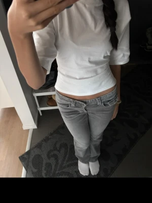 Nelly tie top - Säljer denna superfina toppen från Nelly för att den har blivit för liten. Nystrykt och redo att packas! Används flitig men är i superbra skick🥰😍