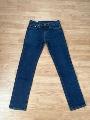 Levi’s 511 Jeans - Säljer denna då den inte längre används  Märke - Levi’s   Storlek - W30 L32  Midjemått - 39cm Innerbenslängd - 76cm  Pris går att diskuteras