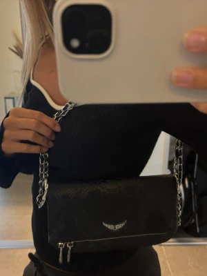 Zadig väska - Säljer min Zadig väska då den inte kommer till användning och pga flytt.  Inga skador eller defekter. 