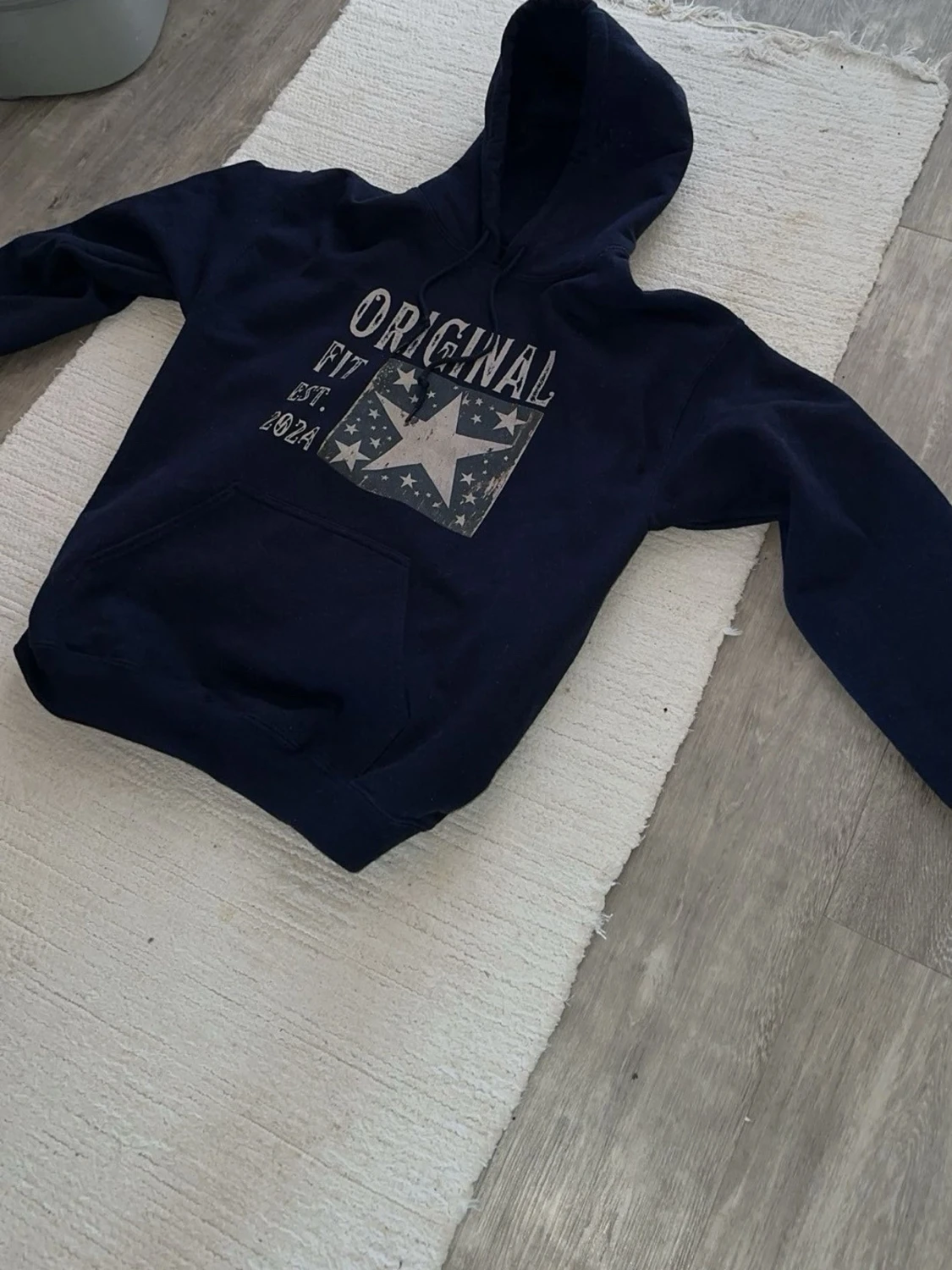 Mörkblå hoodie med stjärntryck - 1