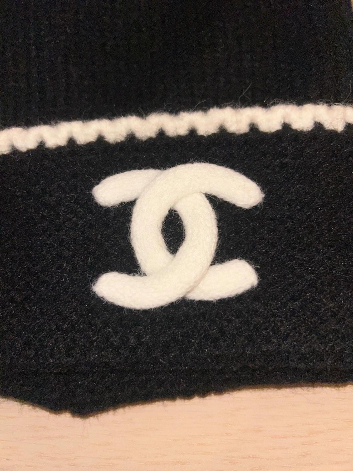 Snygg svart stickad mössa - 2