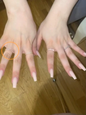 Swarovski Matrix Vittore ring roséguld - Säljer en snygg Matrix Vittore ring från Swarovski med roséguldfärgad plätering och vita kristaller i marquisslipning. Ringen har en elegant och glittrig look, perfekt för dig som gillar stilrena smycken med lite extra bling. Levereras i original ask.