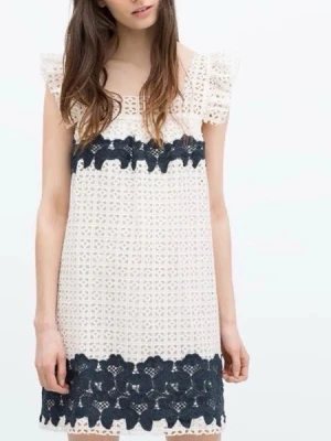 Klänning Zara - Populär klänning från Zara i mycket fint skick! Storlek M, passar även S. Möts upp i Stockholm🦢(Bild lånad av @esellout)