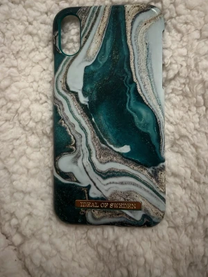 Mobilskal från ideal of sweden iPhone XR - Grönt mobilskal från ideal of sweden. Inga söndriga kanter.