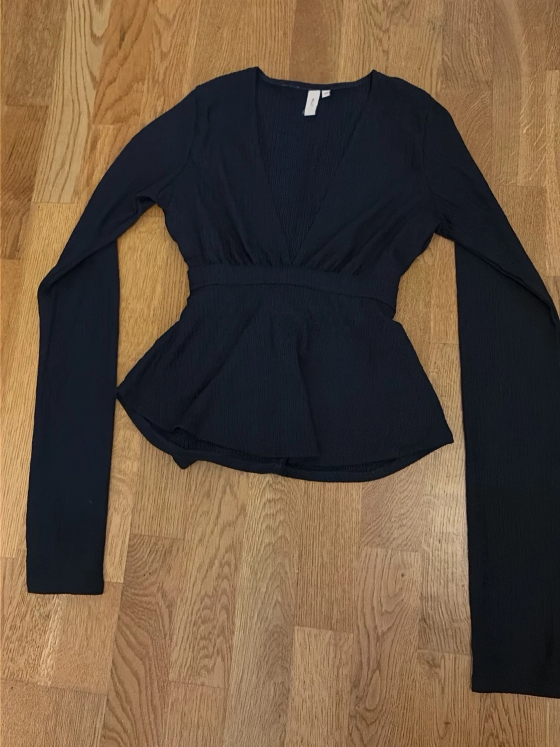 Svart omlottopp från Nelly XS