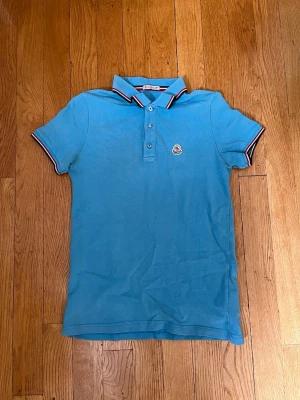 Moncler piketröja - Säljer en monclerpike i storlek S. Nyskick