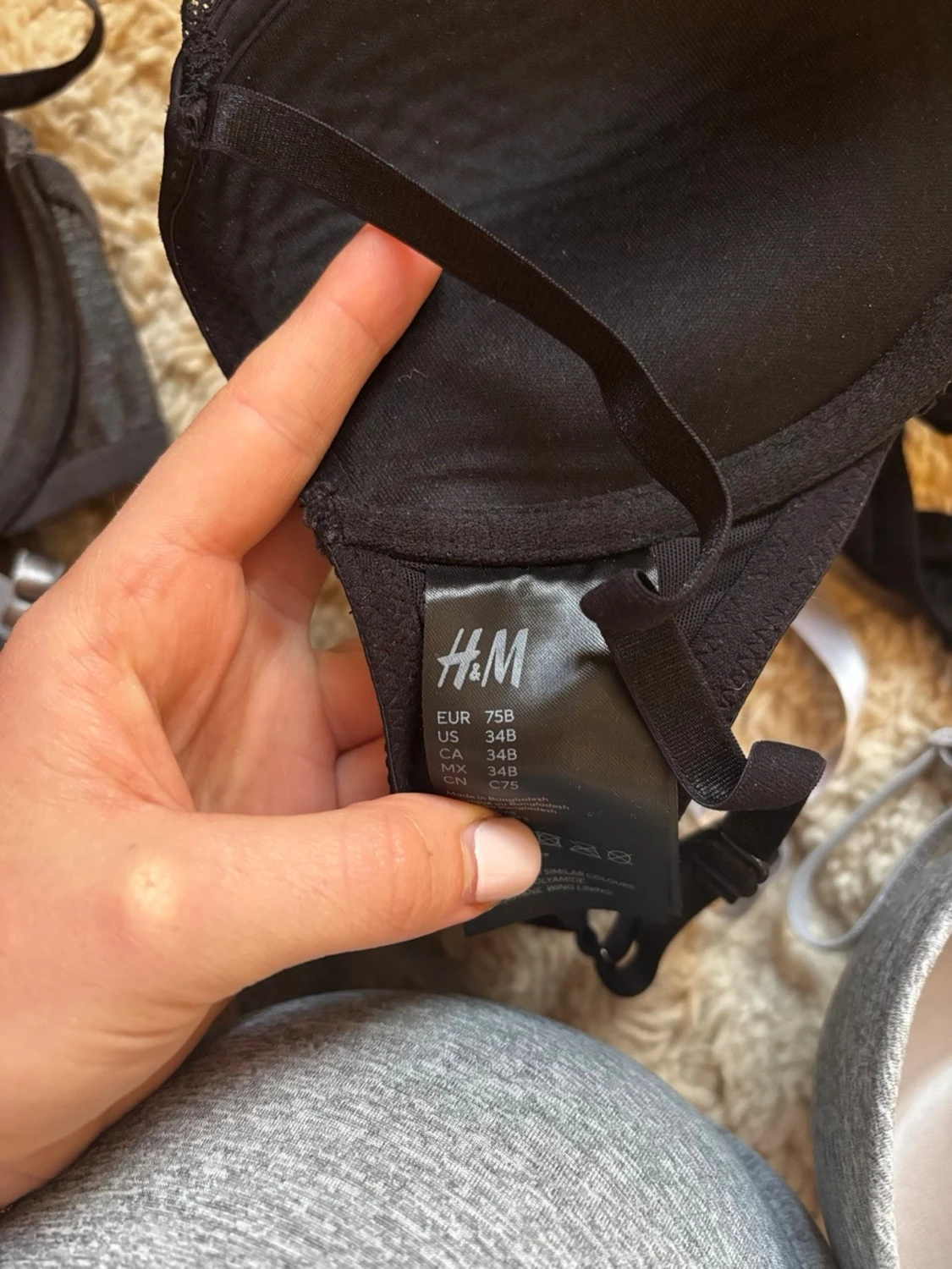 Set med 3 bh:ar i grått och svart - 4