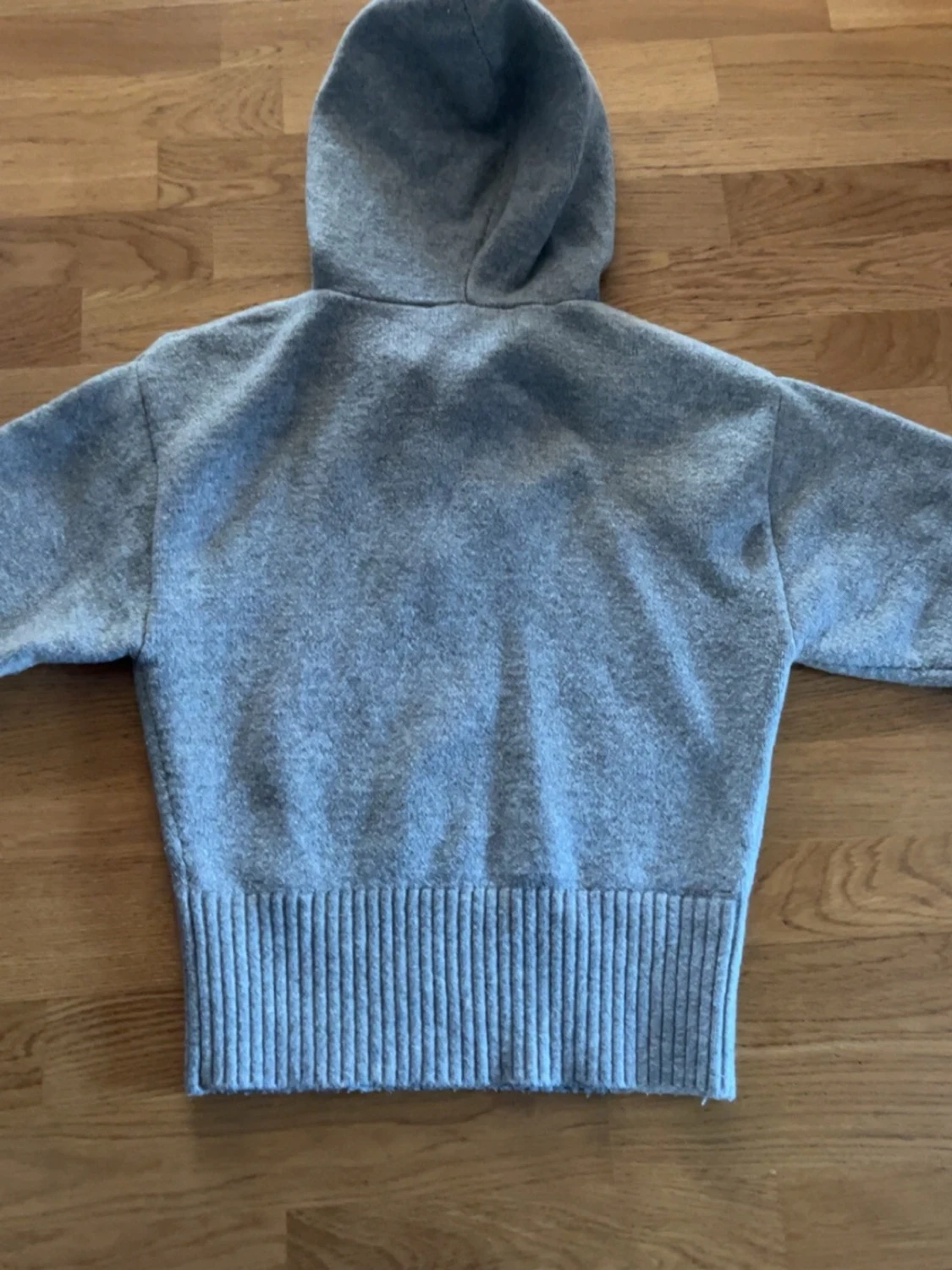 Populär stickad hoodie från Zara - 2