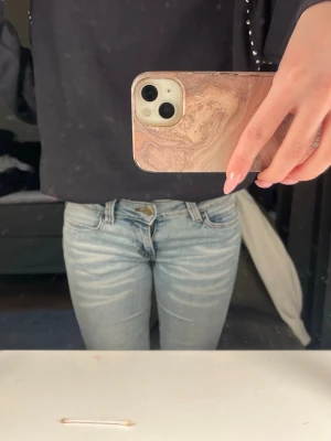 Ljusblå bootcut jeans från weekday/cheap monday - Jättesnygga ljusblå jeans som inte kommer till användning. Storlek 27/32 men uppsprättade nere men inget man tänker på när de är på.