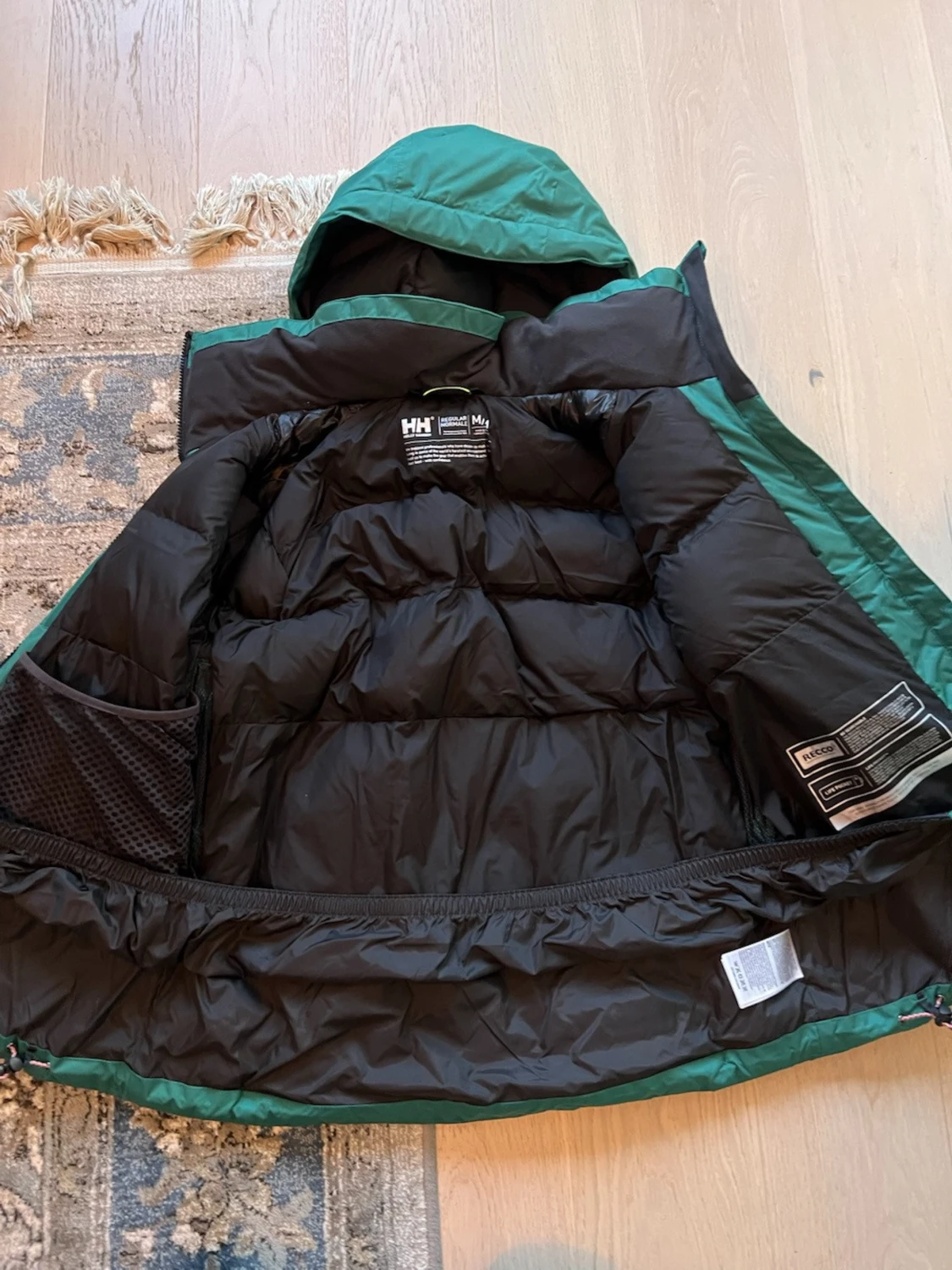 Grön skidjacka och byxor från Helly Hansen - 3