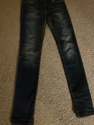 Replay jeans - Ett par tvär feta replay jeans, inte använda så mycket, W27 L30, priset går att sänka