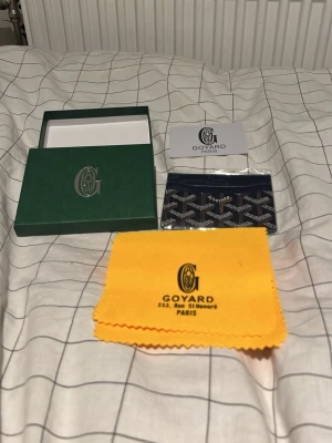 Blå G plånbok  - Blå G plånbok med mönster