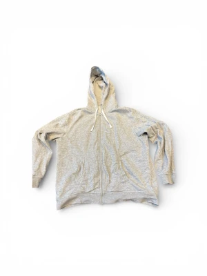 Grå zip hoodie - Storlek L loose fit, fint skick