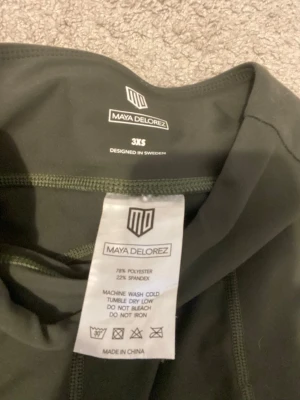 Gröna ridbyxor från Maya Delorez - Säljer ett par gröna ridbyxor från Maya Delorez på grund av att dem är för små, nästan aldrig använda.