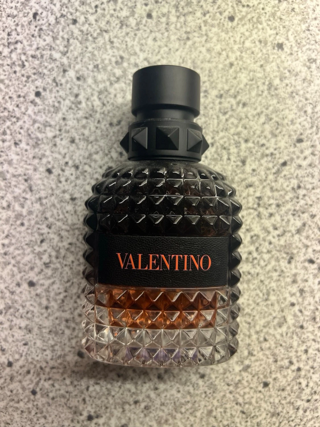 Valentino parfym med nitar och mönster - 1