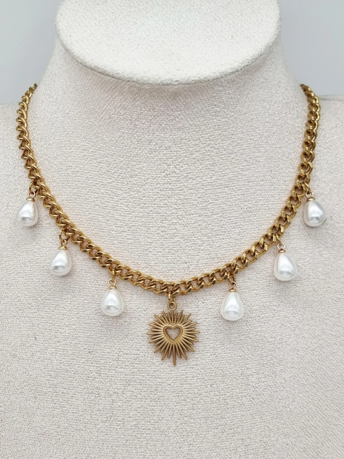 Stilfullt handgjort halsband med hjärta  - 1