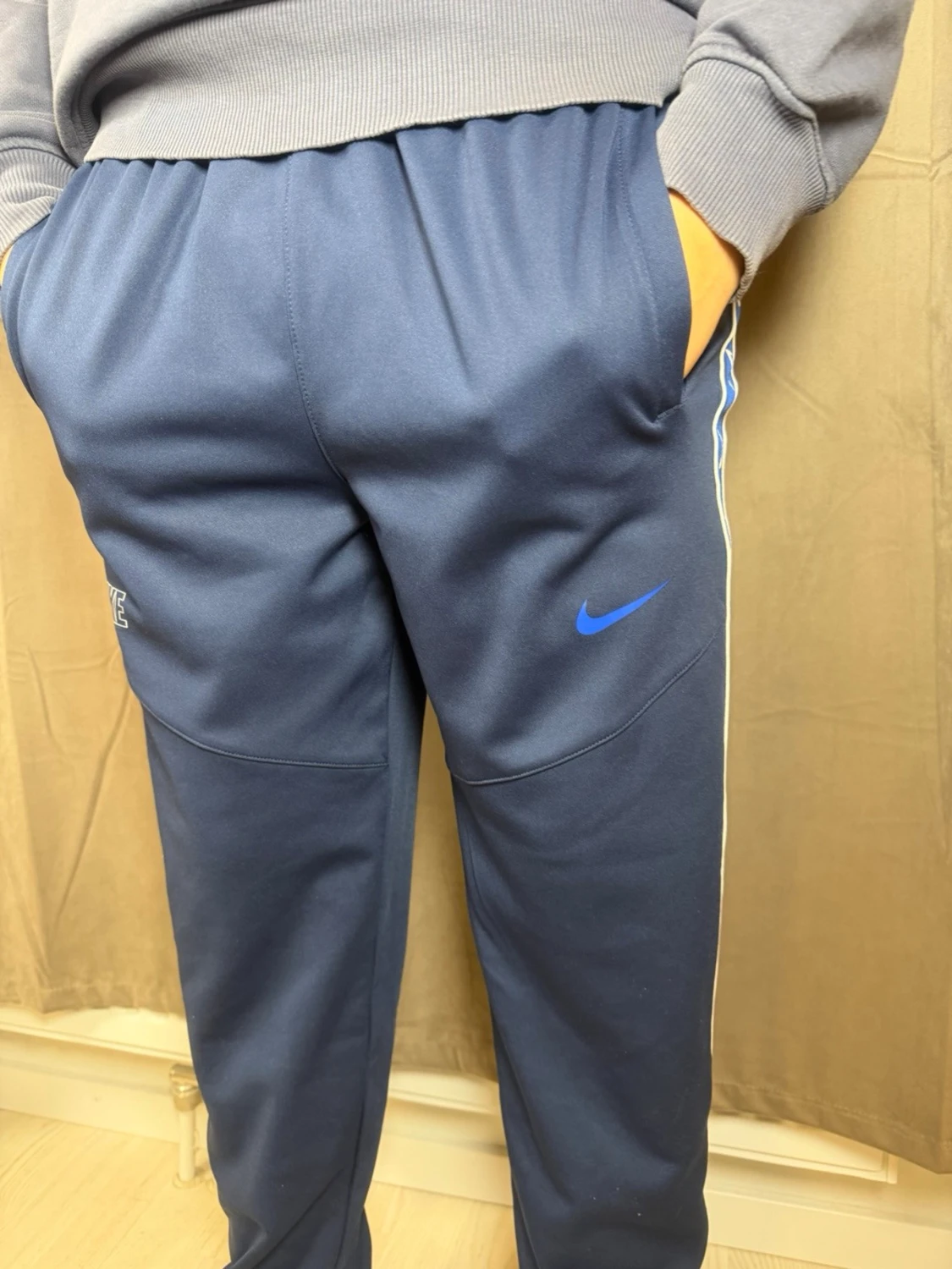 Blå Nike mjukisbyxor med logga - 1