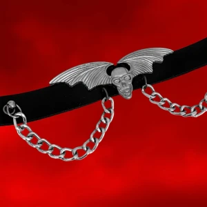 Choker ☠️ - Vegansk unisex choker med dödskalle och kedjor! 💀⛓️Längd: 30-37cm 📏Finns missfärgning på dödskallen därav priset (syns dock ej när man har på sig den), annars i bra begagnat skick. Köp nu 💌