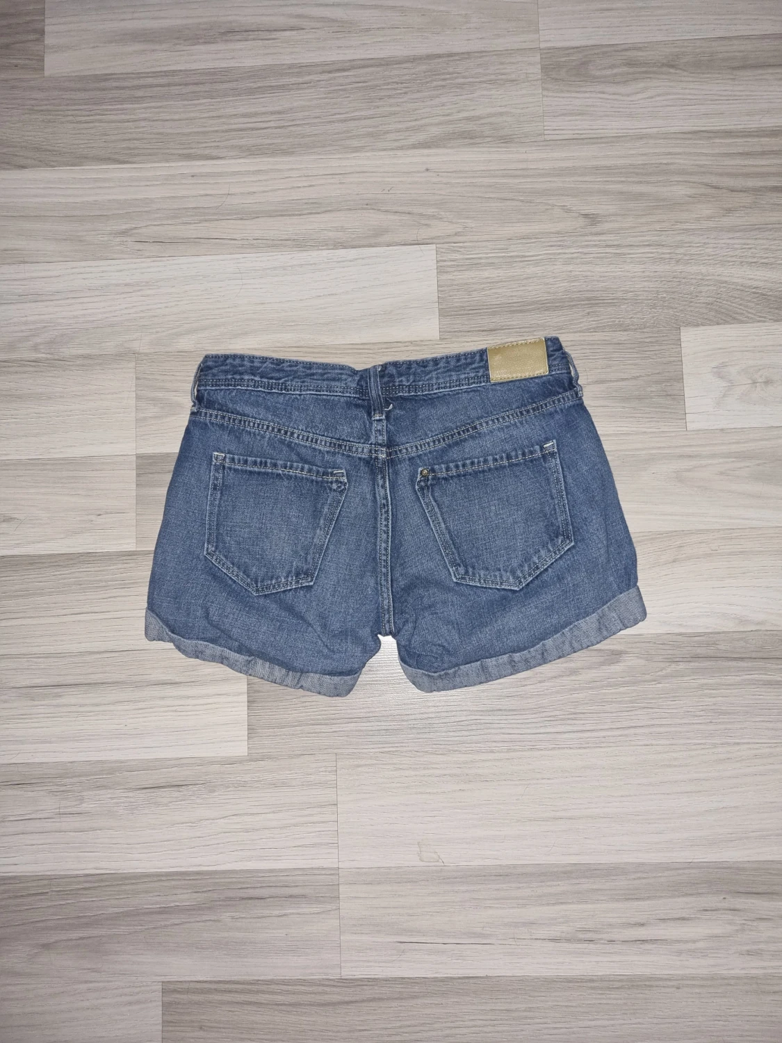 Blå jeansshorts från H&M - 1