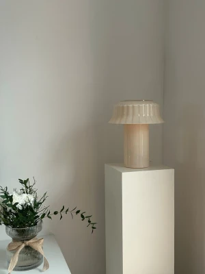 Glaslampa - Handgjord glaslampa av secondhand glas. Höjd :25 cm. Mer info hittar ni på min Instagram jf_home_decor! 