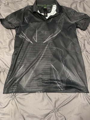 Boss sport pike - Boss pike, storlek M / Ny och aldrig använd.  Nypris 1299kr 