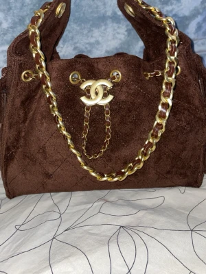  axelväska  - Helt ny!! Stainless kedja 