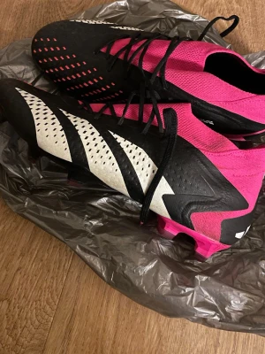 Fotbollsskor - Strl 44 