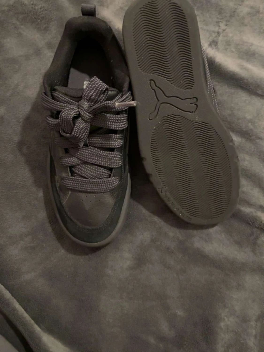 Svarta Puma sneakers i skinn och mocka - 4