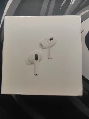 Airpods Pro (2nd generation) - Kommer med plast och allt helt ny