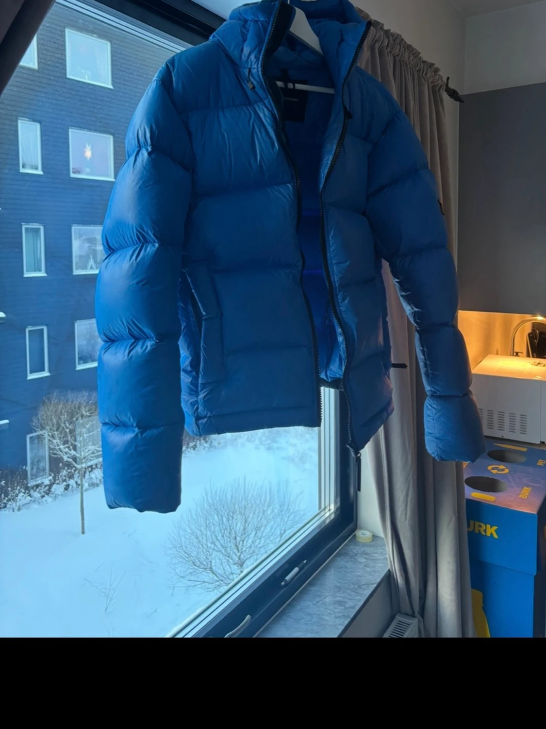 Blå Peak Performance dunjacka - 1