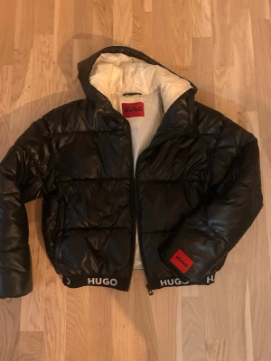 Hugo boss  - Damjacka hugoboss strl s  