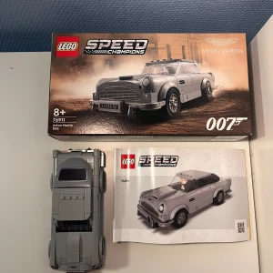 LEGO Speed Champions Aston Martin DB5  - Tja!   Jag säljer en lego speed champions Aston martin DB5 i bra skick, kartong och manual medföljer     även!  Finns att hämta i hyllinge annars går det bra att   skicka. Skriv gärna ifall du har några frågor :)