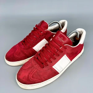 Valentino Flycrew | 43 - Valentino Flycrew Sneakers | Befintligt skick | Storlek 43 | Endast skorna ingår | INGA BYTEN | Fraktar spårbart eller möts upp i Täby 