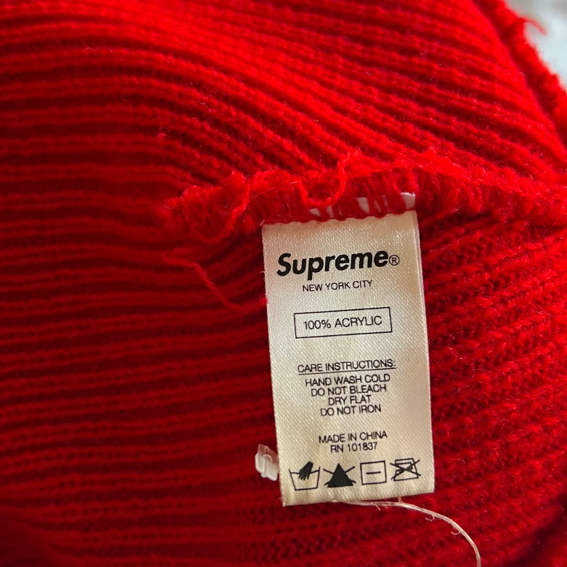 Röd Supreme mössa med gul kant - 2