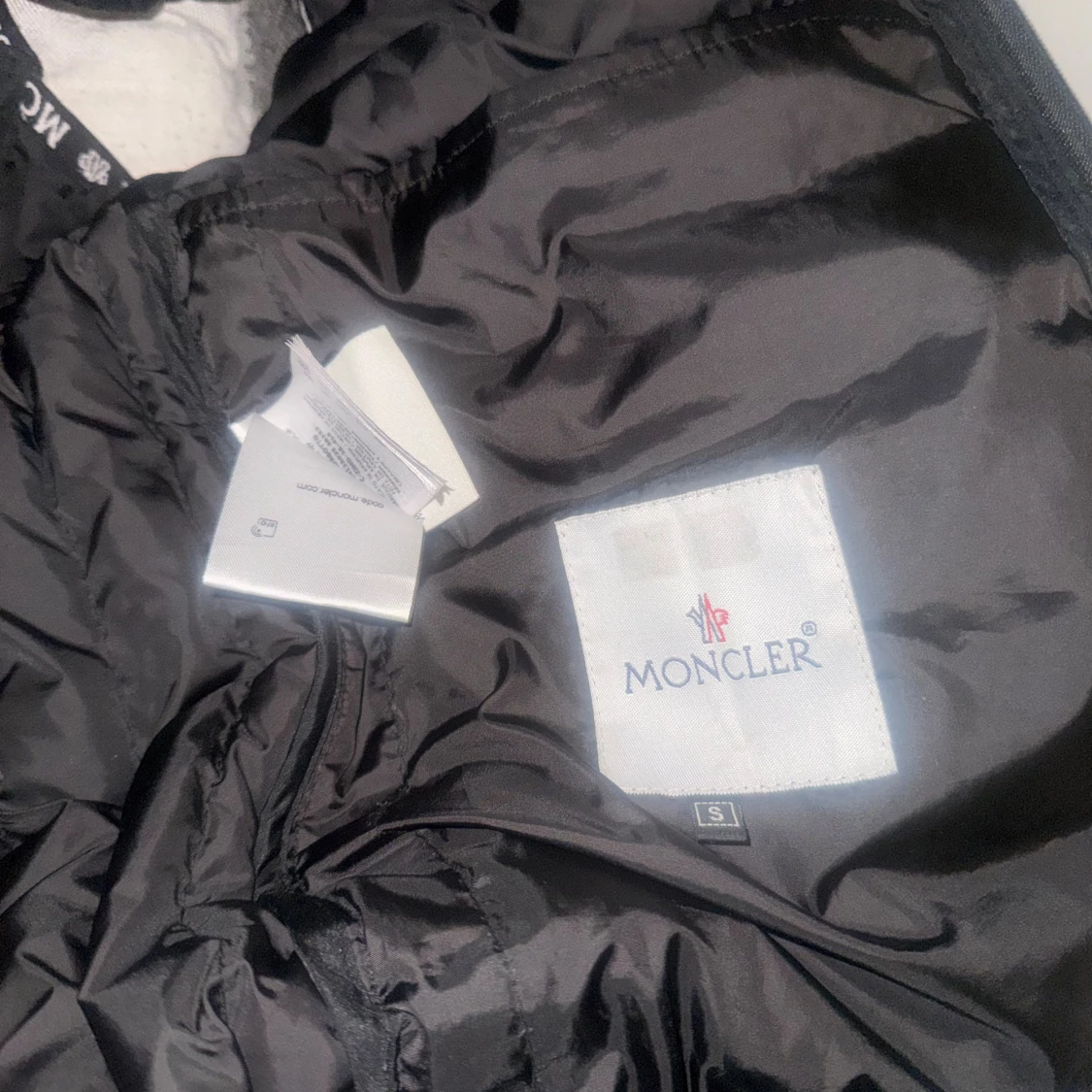 Svart dunväst från Moncler, S - 2