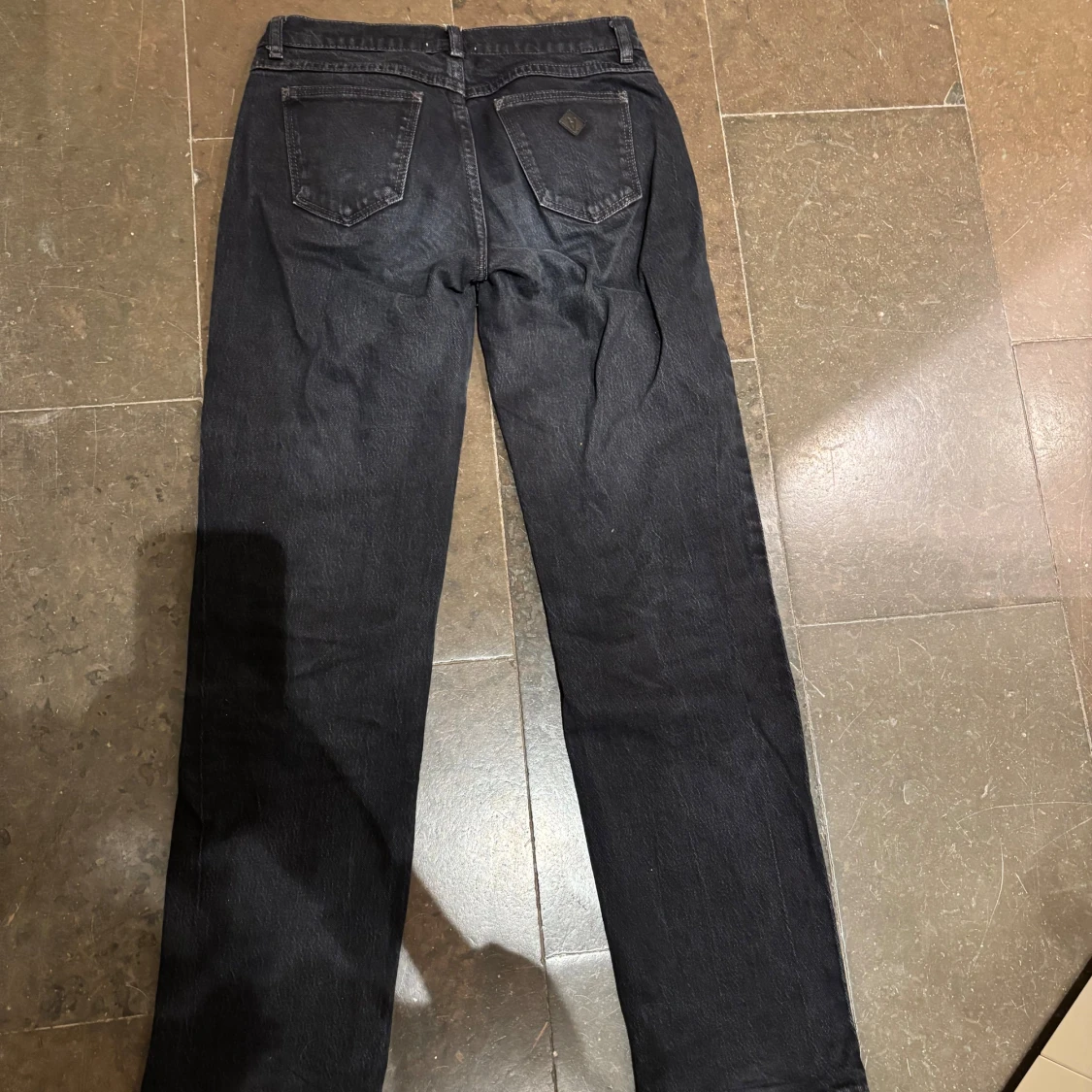 Svarta straight jeans från Abrand - 2