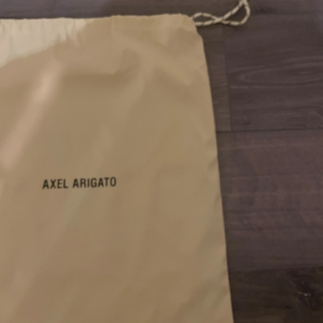 Beige Axel Arigato ryggsäck med snörning - 3