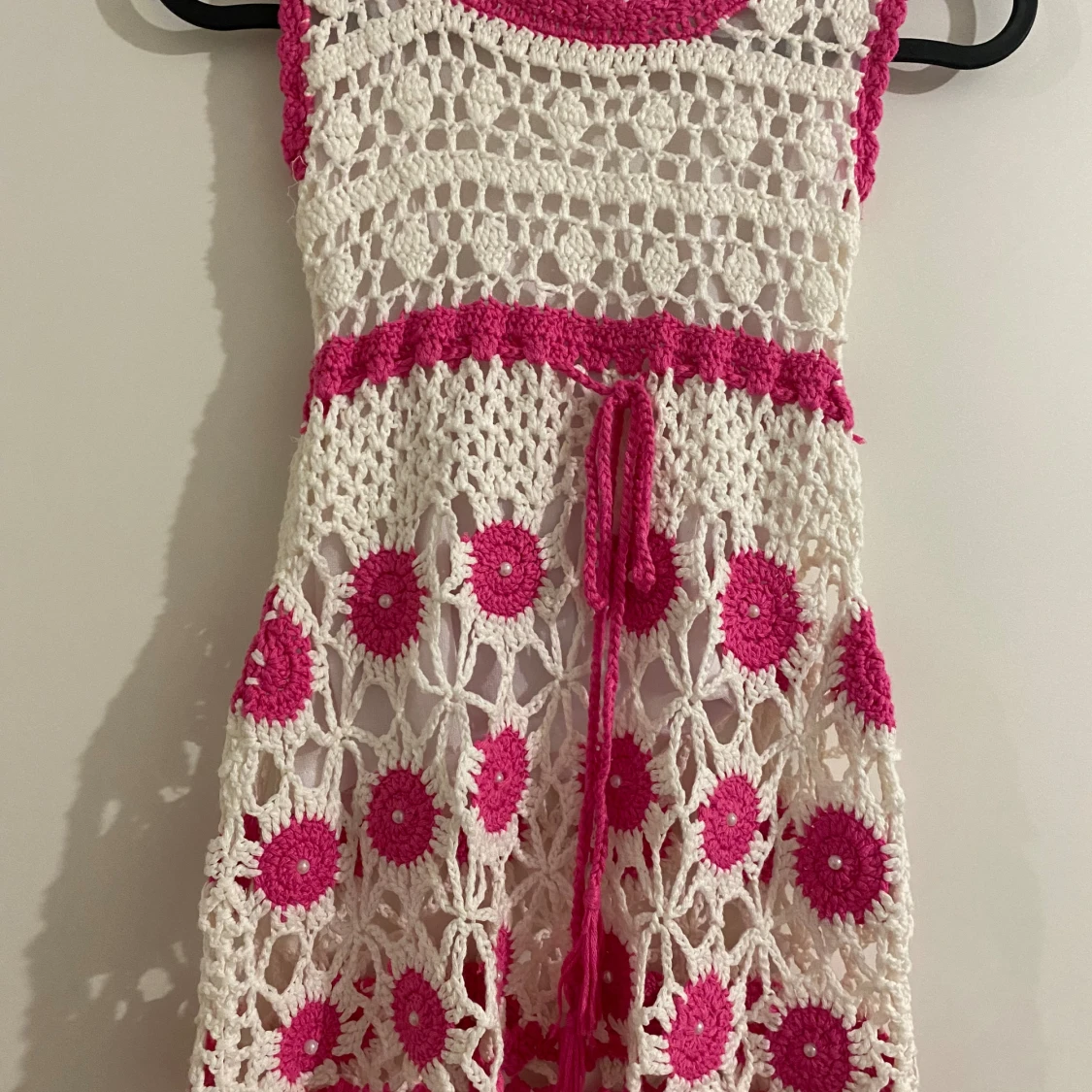 Vit och rosa virkad kortklänning - 2
