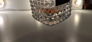 Valentino parfym  - En jätteliten mängd av Valentino parfymen i 50 ml. Flaskan kan återanvändas om man vill. Skriv förslag på pris så börjar budgivningen från 100. Skrev återvinning på skick för att jag använd nästan hela 