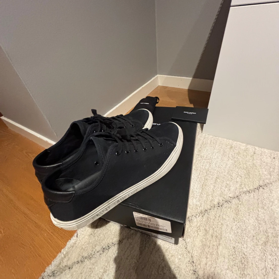 Svarta canvas Saint Laurent skor  - 2