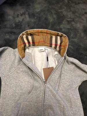 Burberry hoddie  - Storlek S